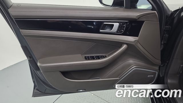 Porsche Panamera 2020 — photo 14