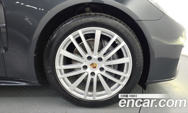 Porsche Panamera 2020 — photo 27