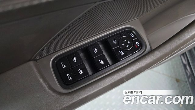 Porsche Panamera 2020 — photo 30