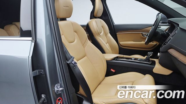 Volvo XC90 2020 — photo 11