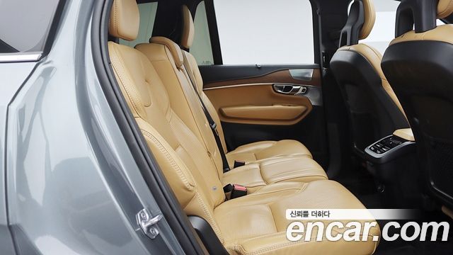 Volvo XC90 2020 — photo 13
