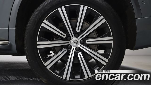 Volvo XC90 2020 — photo 16