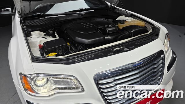 Chrysler 300C 2012 — photo 6