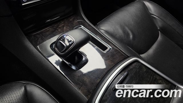 Chrysler 300C 2012 — photo 9