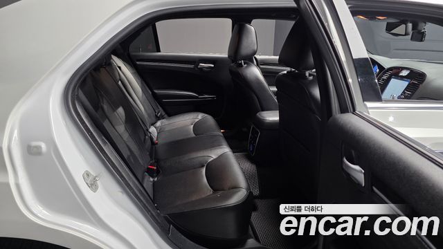 Chrysler 300C 2012 — photo 11