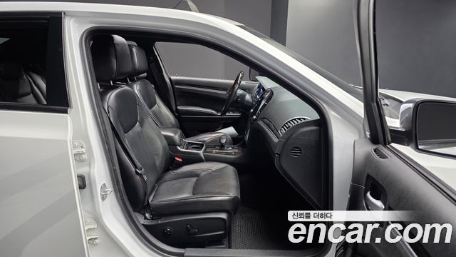 Chrysler 300C 2012 — photo 12
