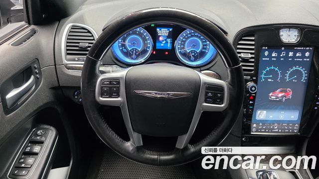 Chrysler 300C 2012 — photo 13