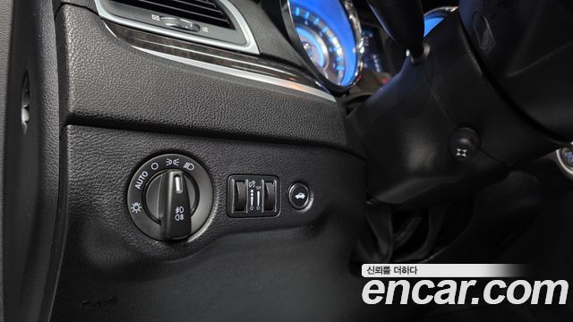 Chrysler 300C 2012 — photo 17