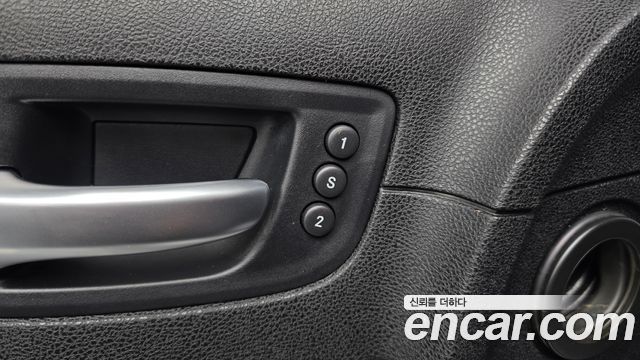 Chrysler 300C 2012 — photo 18