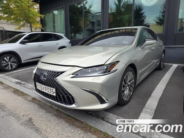 Lexus ES 2022 — photo 1