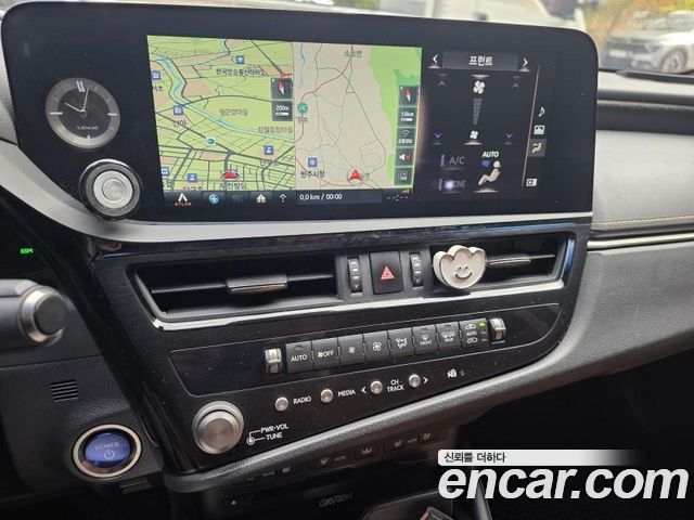 Lexus ES 2022 — photo 7