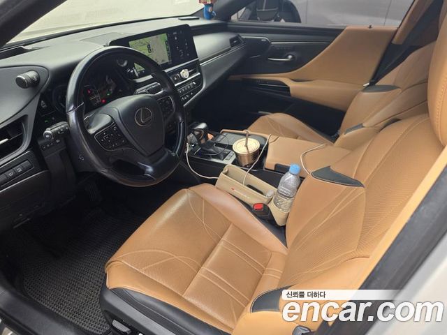 Lexus ES 2022 — photo 9