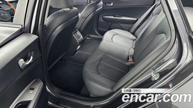 Kia K5 2017 — photo 11
