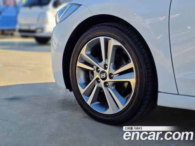 Hyundai AVANTE 2017 — photo 5