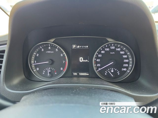Hyundai AVANTE 2017 — photo 8