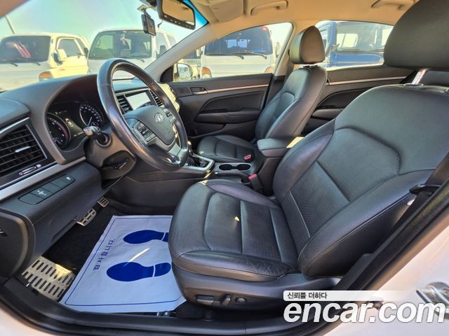 Hyundai AVANTE 2017 — photo 10