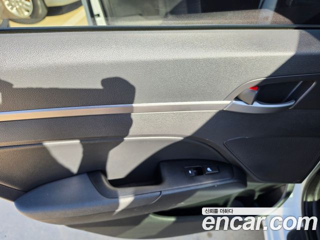 Hyundai AVANTE 2017 — photo 15