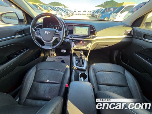 Hyundai AVANTE 2017 — photo 20