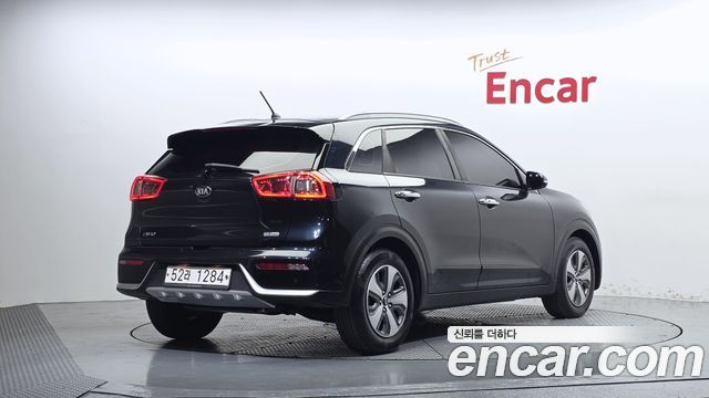 Kia Niro 2018 — photo 2