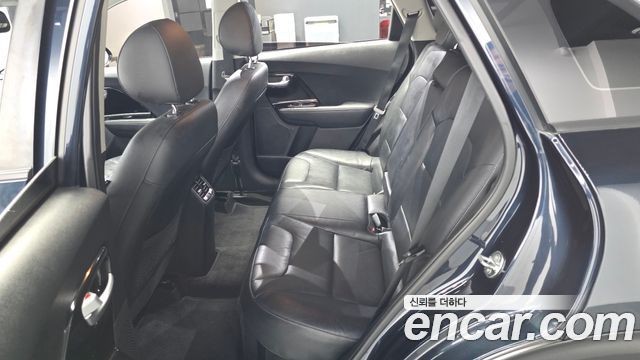 Kia Niro 2018 — photo 11