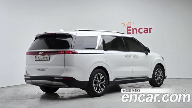 Kia Canival 2023 — photo 2