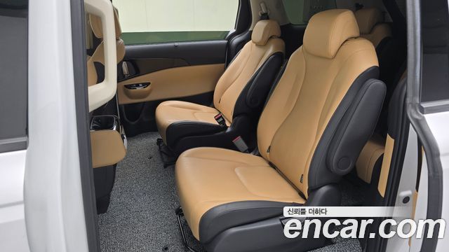 Kia Canival 2023 — photo 12