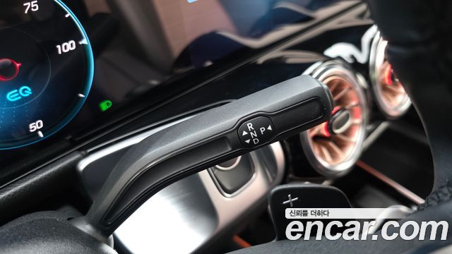 Mercedes-Benz EQB 2023 — photo 12