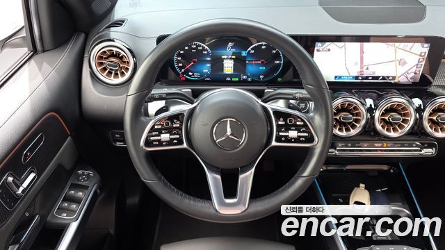 Mercedes-Benz EQB 2023 — photo 19