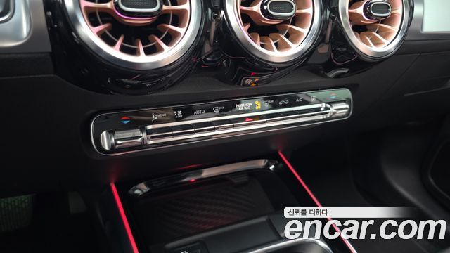 Mercedes-Benz EQB 2023 — photo 23