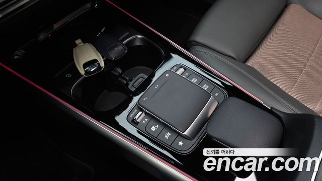Mercedes-Benz EQB 2023 — photo 24