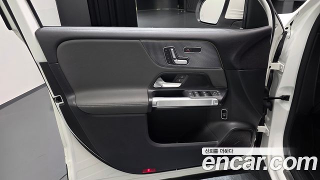 Mercedes-Benz EQB 2023 — photo 14