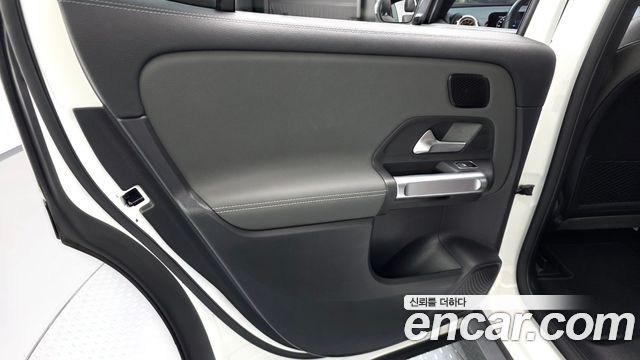 Mercedes-Benz EQB 2023 — photo 15
