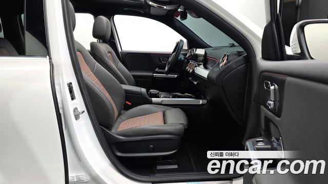 Mercedes-Benz EQB 2023 — photo 16