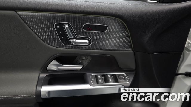 Mercedes-Benz EQB 2023 — photo 27