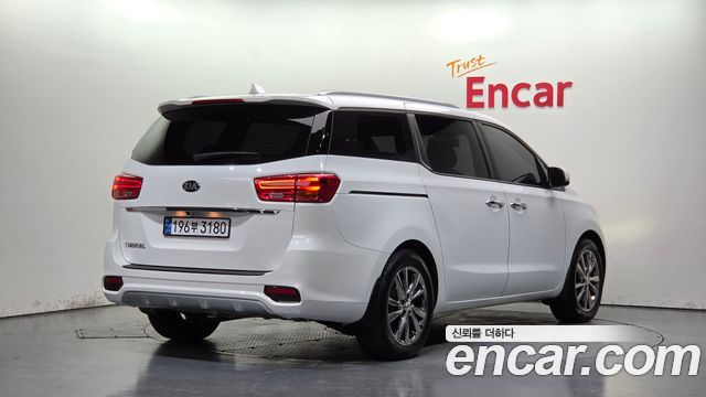 Kia Canival 2019 — photo 2
