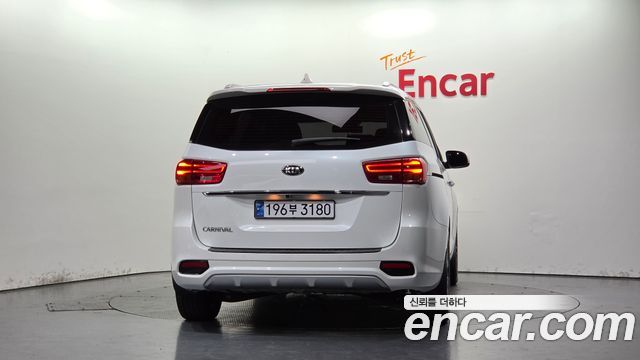 Kia Canival 2019 — photo 4