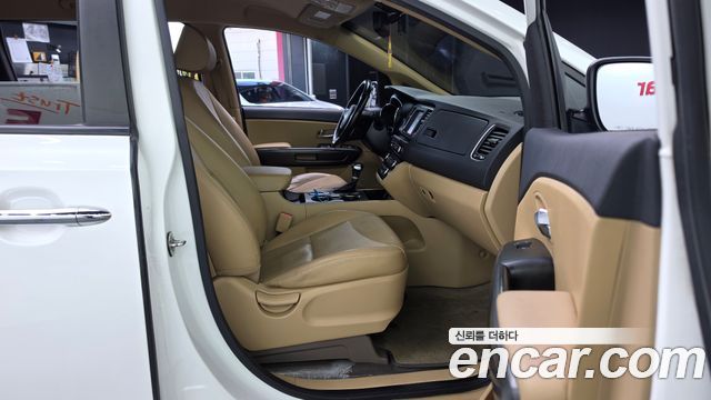 Kia Canival 2019 — photo 17