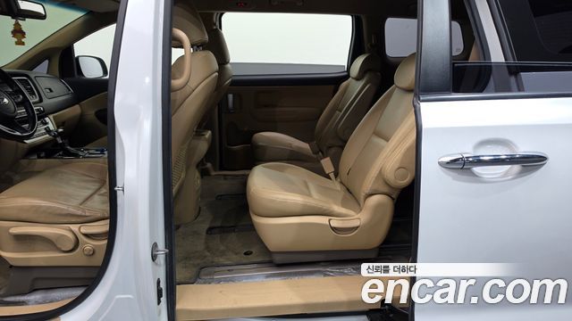 Kia Canival 2019 — photo 16