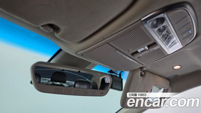 Genesis G90 2019 — photo 28