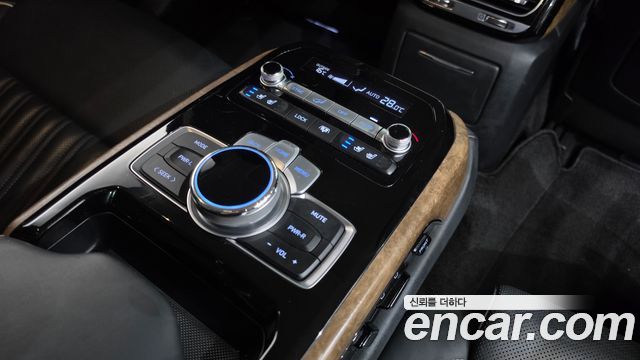 Genesis G90 2019 — photo 34