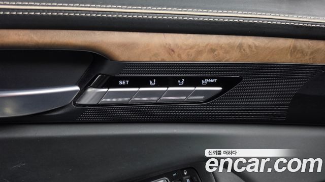 Genesis G90 2019 — photo 35