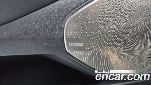 Genesis G90 2019 — photo 36