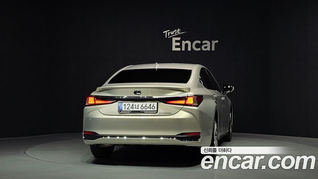 Lexus ES 2026 — photo 4
