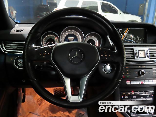 Mercedes-Benz E-Class 2016 — photo 9