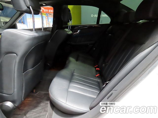 Mercedes-Benz E-Class 2016 — photo 12