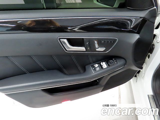 Mercedes-Benz E-Class 2016 — photo 13