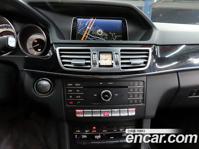 Mercedes-Benz E-Class 2016 — photo 17