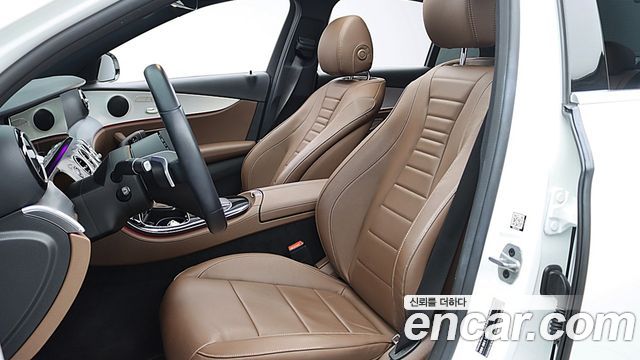 Mercedes-Benz E-Class 2021 — photo 8