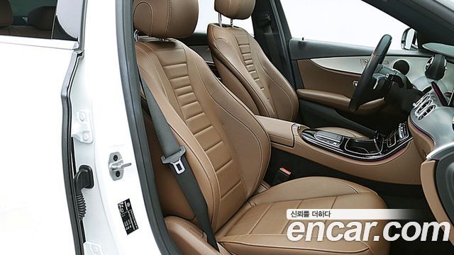 Mercedes-Benz E-Class 2021 — photo 9