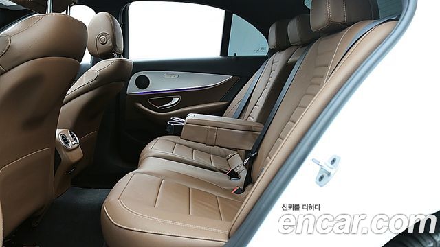 Mercedes-Benz E-Class 2021 — photo 10